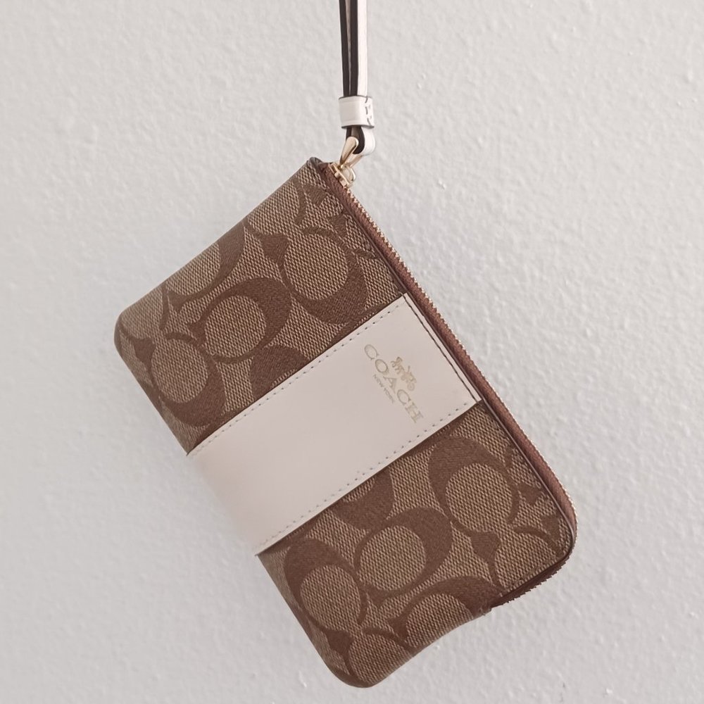 COACH F58035 Signature Corner Zip Coated Canvas Wristlet Khaki British Stripe